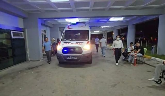 Orhaneli'de Düğün Yemeği Sonrası 100'den Fazla Kişi Hastaneye Kaldırıldı