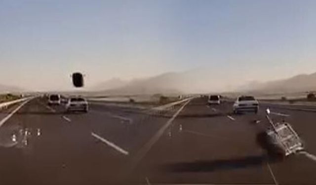 Rüzgardan Uçan Portbagajlar Trafikte Tehlike Oluşturuyor