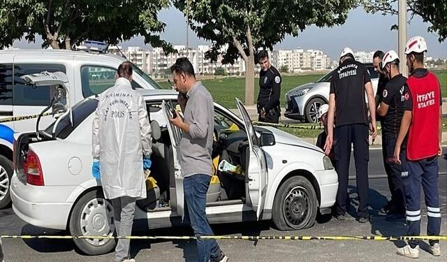 Şanlıurfa'da Kırmızı Işıkta Otomobile Silahlı ve Bıçaklı Saldırı: 1 Ölü, 2 Yaralı