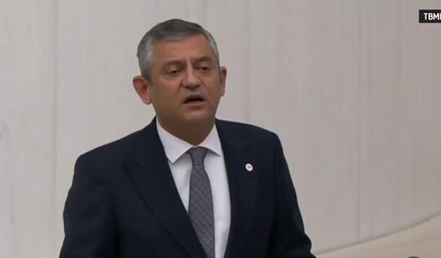 Yeni Parti'nin Çerçeve Yasa Kararı: Özgür Özel Kürsüden Açıklama Yaptı