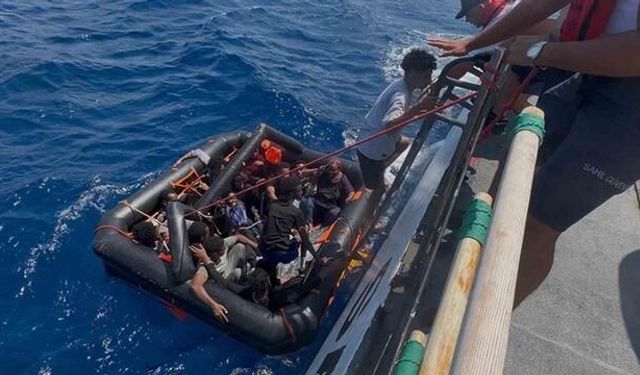 Yunan Sahil Güvenliği 16 Düzensiz Göçmeni Türk Karasularına İtti, Sahil Güvenlik Kurtardı