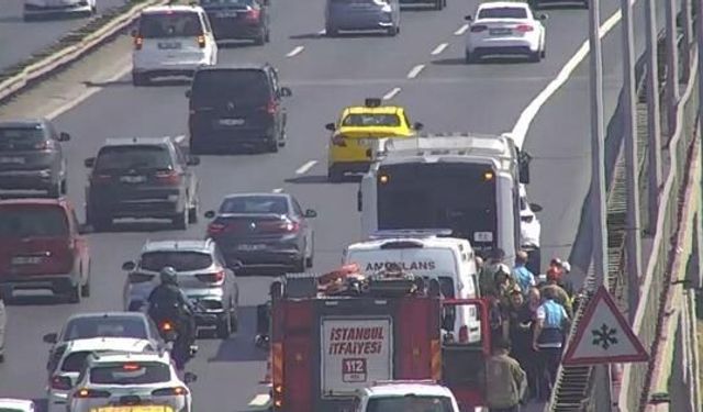15 Temmuz Şehitler Köprüsü'nde metrobüs ve motosiklet çarpıştı: 1 kişi yaralandı