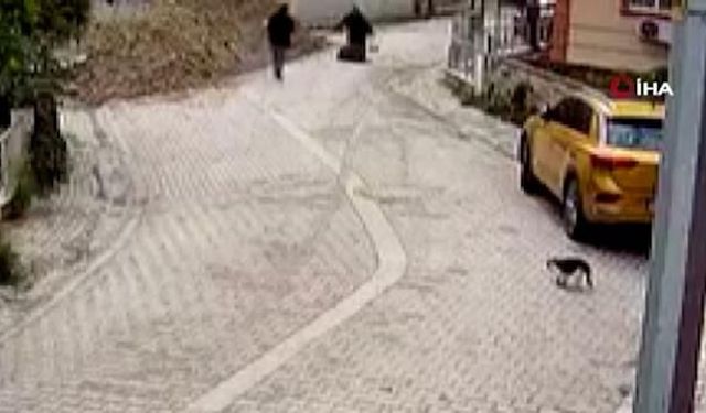 76 yaşındaki kadın rögara düşme anı güvenlik kamerasında