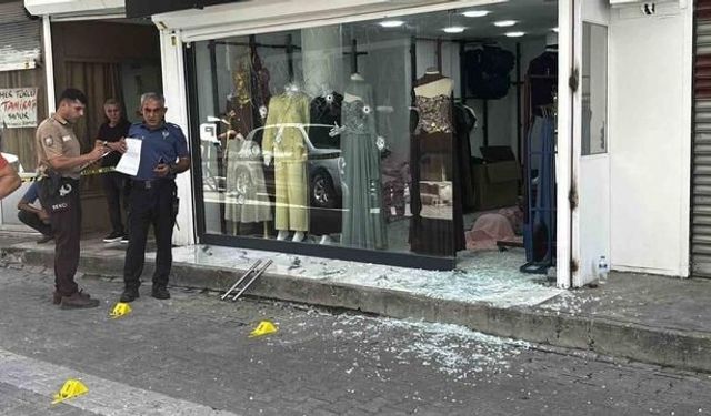 Adana'da İş Yerine Silahlı Saldırı: Camlara 9 Kurşun İsabet Etti