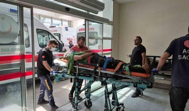 Adıyaman'da Tütün Yüklü Römork Devrildi: 8 Kişi Yaralandı
