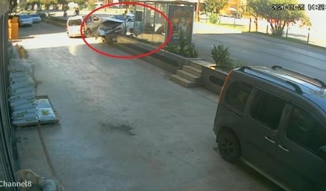 Antalya Alanya'da otomobilin çarptığı 3 kişi yaralandı