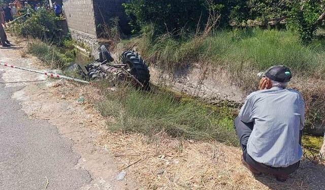 Antalya Kumluca'da traktör su kanalına düştü: Sürücü yaşamını yitirdi