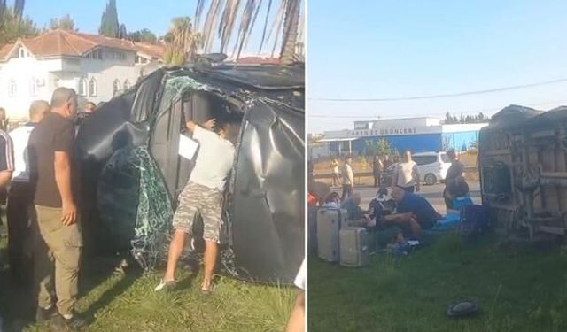 Antalya Manavgat'ta tur minibüsü, kamyonet ve otomobilin karıştığı kazada 17 kişi yaralandı