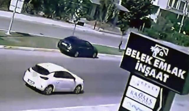 Antalya Serik'te direksiyon başında rahatsızlanan sürücü yaşamını yitirdi