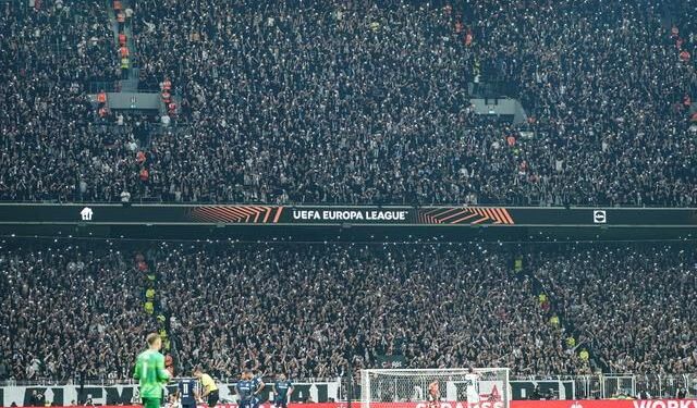 Beşiktaş Taraftarları Takımlarını Coşkuyla Destekledi