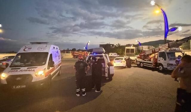 Bingöl'de İki Otomobilin Çarpışmasıyla 4 Kişi Yaralandı
