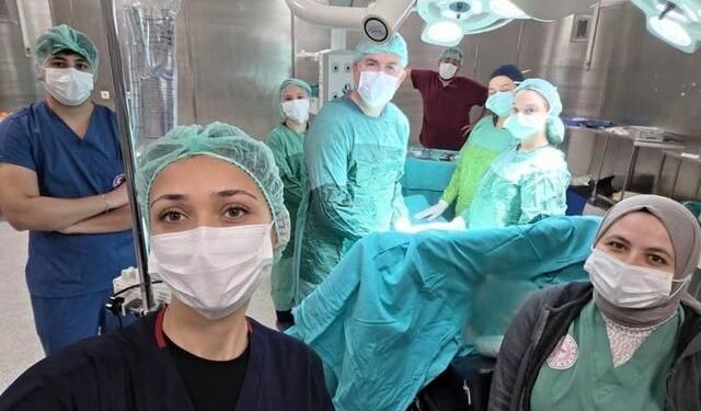 Burdur Devlet Hastanesi'nde 13 Santimetrelik Karın Kitlesi Başarıyla Alındı