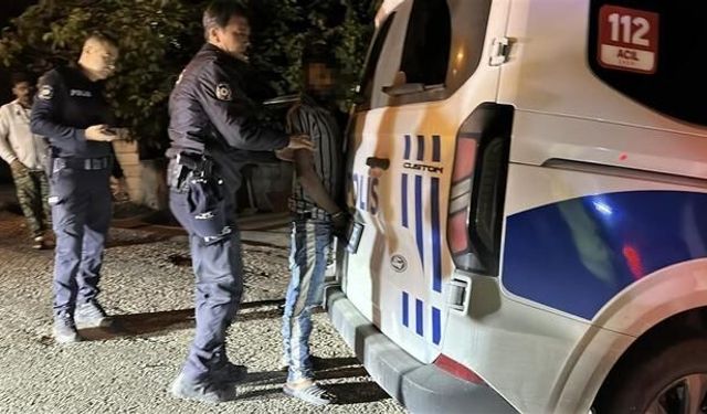 Burdur'da alkollü sürücü park halindeki araçlara çarpıp kaçtı