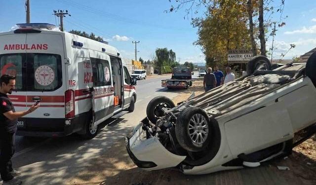 Bursa Orhangazi'de otomobil takla attı, baba ve oğlu yaralandı