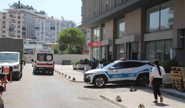 Efeler'de Merdivenlerden Düşen 51 Yaşındaki Adam Hastaneye Kaldırıldı
