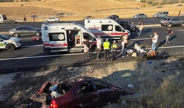 Elmadağ'da Kontrolünü Kaybeden Otomobil Karşı Şeritteki Araçlara Çarptı: 1 Ölü, 7 Yaralı