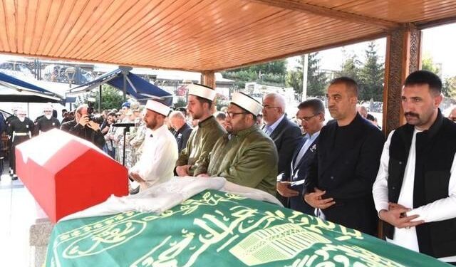 Erzurum'da genç akademisyen ve gazi aynı gün toprağa verildi