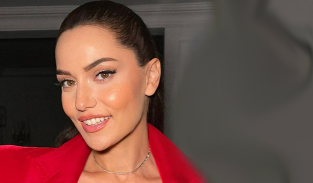 Fahriye Evcen yaz tatilinde iddialı pozlar paylaştı