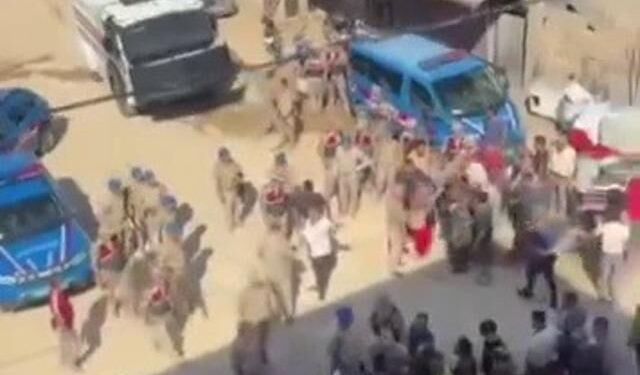 Hatay'da kaçak elektrik ekiplerinin mahalleye girişine engel olundu