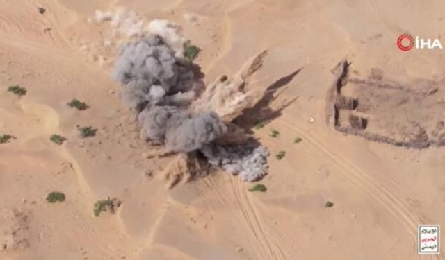 Husilerden Suudi Arabistan Destekli Güçlerin Toplantısına Balistik Füze Saldırısı