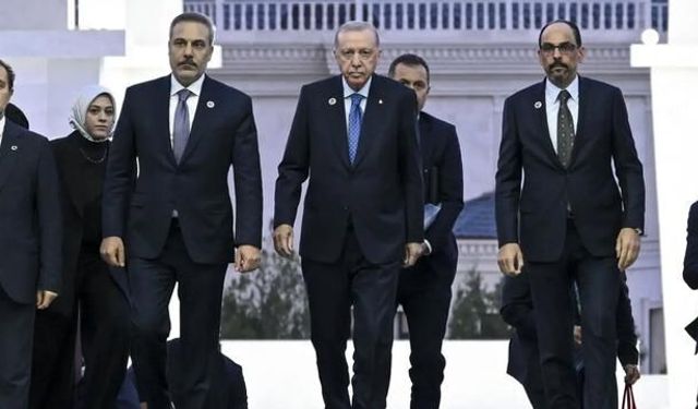 İbrahim Kalın'ın Yeni İmajı Bişkek Zirvesinde Göz Kamaştırdı