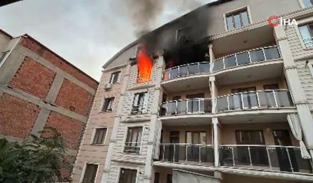 Iğdır'da çevresi kapalı binada çıkan yangına itfaiye güçlükle müdahale etti