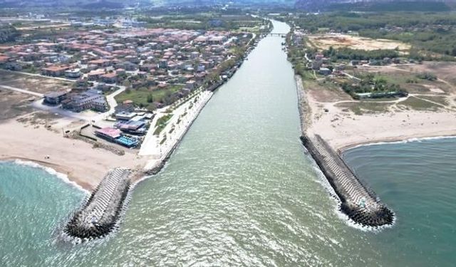 Karadeniz'de Balık Sezonu Başladı, Sakarya Nehri Ağzındaki Sığlaşma Balıkçılara Zorluk Çıkartıyor