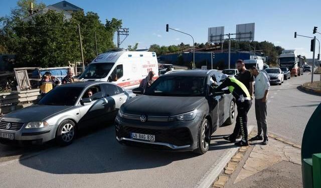 Kastamonu'da cip ile hafif ticari araç kavşakta çarpıştı, 2 kişi yaralandı