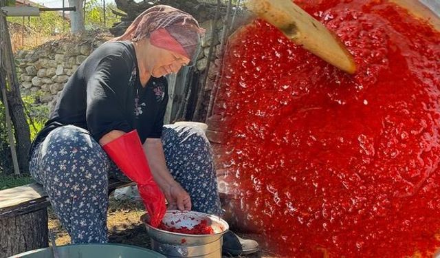 Kırklareli'nde 75 Yaşındaki Rukiye Dündar Kışlık Salça Hazırlama Yöntemini Paylaştı