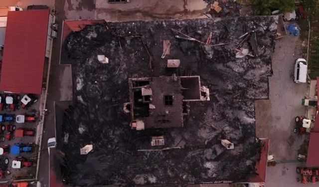 Konya Beyşehir'de 5 Katlı Binanın Çatısında Çıkan Yangın Söndürüldü