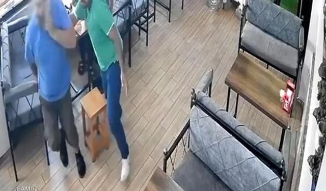Lokantada deprem anında çoraplarıyla dışarı çıktı