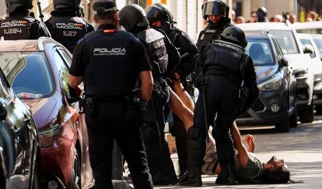 Madrid'de 70 Yıldır Oturduğu Evden Zorla Çıkarılan 87 Yaşındaki Kadın İçin Ülke Genelinde Protesto