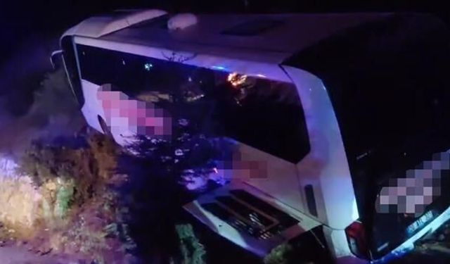 Manisa'da yolcu otobüsü devrildi: 18 kişi yaralandı