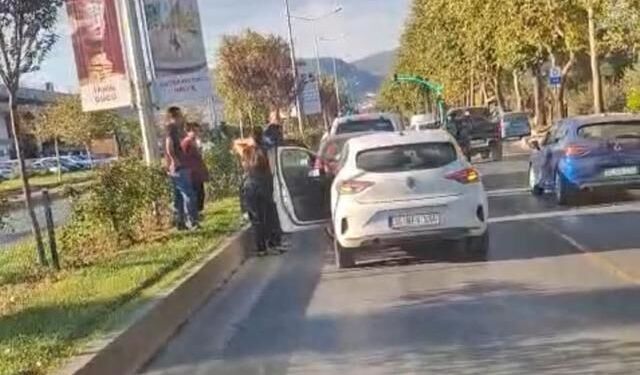 Menteşe'de 3 aracın karıştığı zincirleme trafik kazası