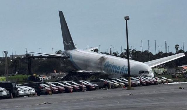 Miami Havalimanı'nda Uçak Pistten Çıktı