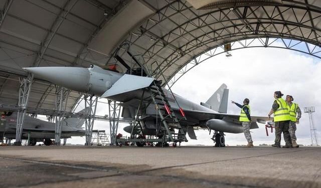MSB heyeti İngiltere'deki Eurofighter bakım tesislerini ziyaret etti