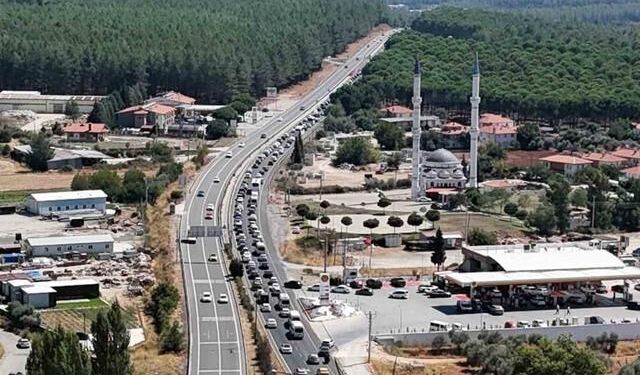 Muğla'da zincirleme trafik kazası karayolunda uzun araç kuyruklarına neden oldu