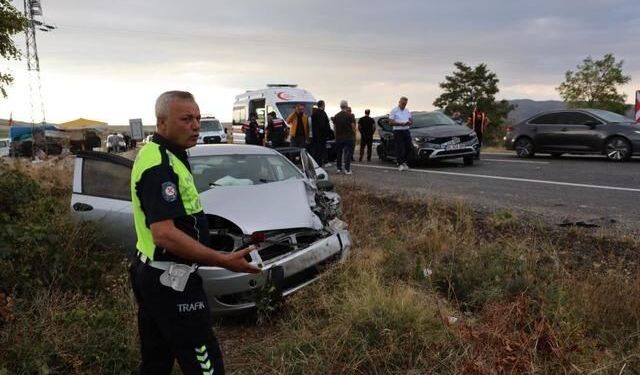 Nevşehir'de iki otomobilin çarpışması sonucu 6 kişi yaralandı