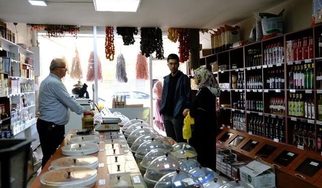 Van'da Soğuyan Havalar Bitki Çaylarına Talebi Artırdı