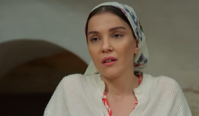 Yaren Güldiken 28. yaşını bikinili pozuyla kutladı