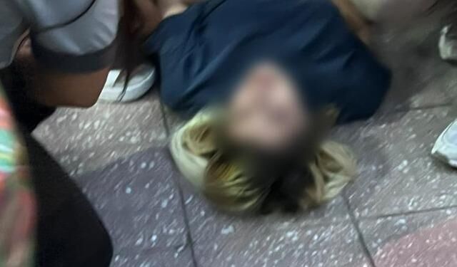 Adana'da Kaldırımda Yürüyen Kadın Kocası Tarafından Bıçaklandı