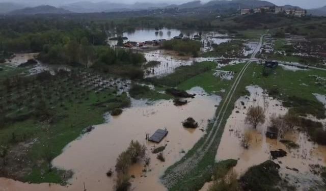 Ağva'da Yeşilçay Deresi Taştı, Yollar ve Evler Sular Altında Kaldı