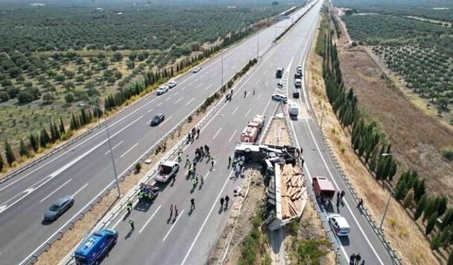 Akhisar'daki kazada 2 sürücü tutuklandı, 11 kişi yaşamını yitirdi