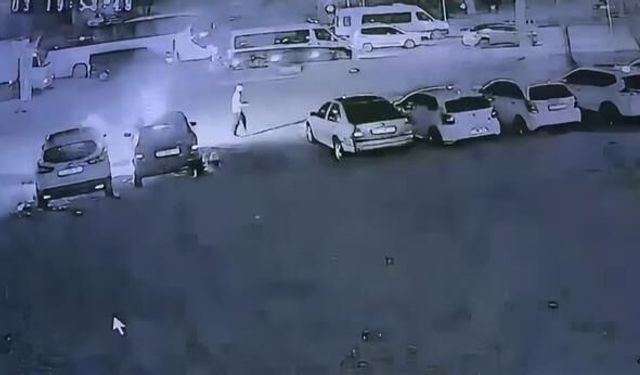 Antalya Serik'te 6 Araç Benzin Dökülerek Ateşe Verildi