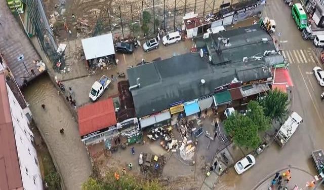 Ayazağa'da Dere Yatağındaki Riskli Yapıların Yıkımına Başlandı