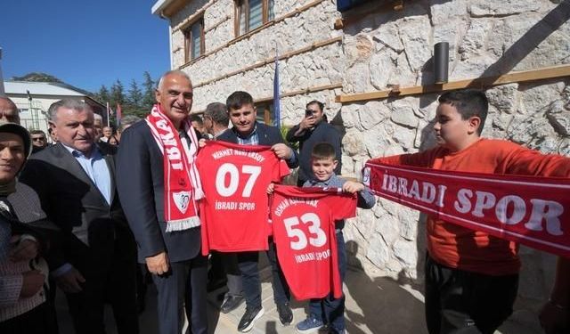 Bakan Ersoy, Antalya İbradı'da Gençlik ve Kültür Merkezlerinin açılışını yaptı