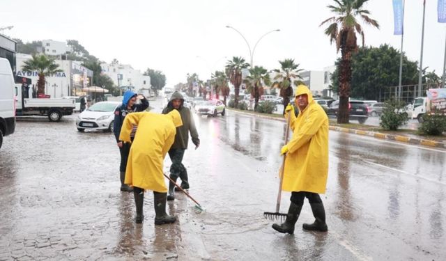 Bodrum'da Şiddetli Yağışlara Karşı Belediye Ekipleri Seferber Oldu
