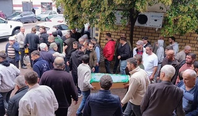 Bursa İnegöl'de otomobilin çarptığı 2 yaşındaki Melis toprağa verildi