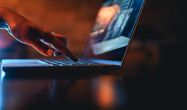 Çinli Araştırmacılar Tek Fiberde 3,2 Petabit Veri Hızıyla Rekor Kırdı