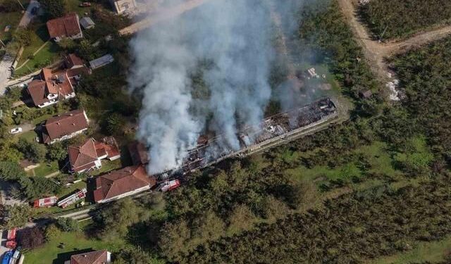 Düzce Muncurlu'da Ahşap Dolap Fabrikasında Yangın Çıktı